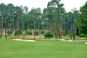 Mid Pines Inn 6th Approach